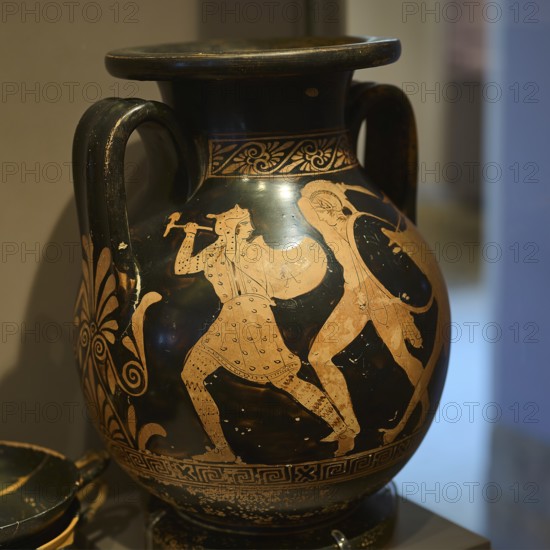 Antique vase depicting two warriors fighting in black and red, Amazonian battle, Antimacheia,