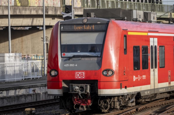 Train on the line, platform tracks in front of Cologne-Messe/Deutz station, S-Bahn, empty journey
