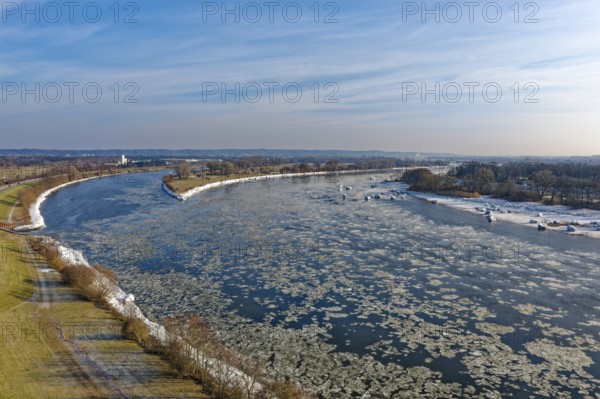 Ice rink on the Elbe near Hamburg near the Schwinder Haken off the Elbe island of Geesthacht.
