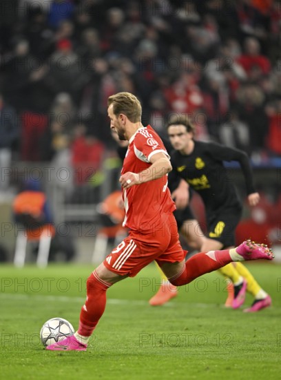 Harry Kane FC Bayern Munich FCB (09) shoots penalty, penalty kick goal kick action goal chance