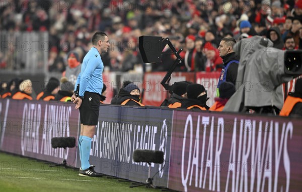 Referee Rade Obrenovic (SVN) in the review area of the VAR, video assistant referee, video