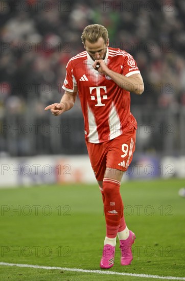 Goal celebration Harry Kane FC Bayern Munich FCB (09) kisses wedding ring Football UEFA Champions