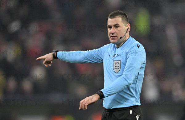 Referee Referee Rade Obrenovic (SVN) Gesture Gesture Football UEFA Champions League, CL, Allianz