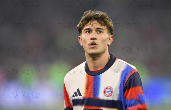 Warm-up Training Tom Bischof FC Bayern Munich FCB (20) portrait Football UEFA Champions League, CL,
