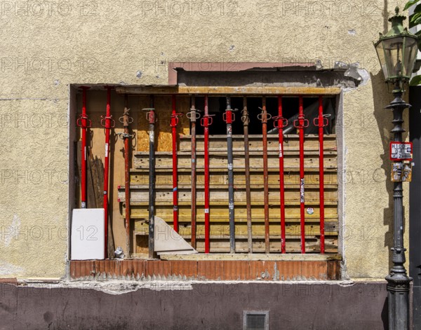 Scaffolding and components on a house in the old town of Sachsenhausen, Frankfurt am Main, Hesse,