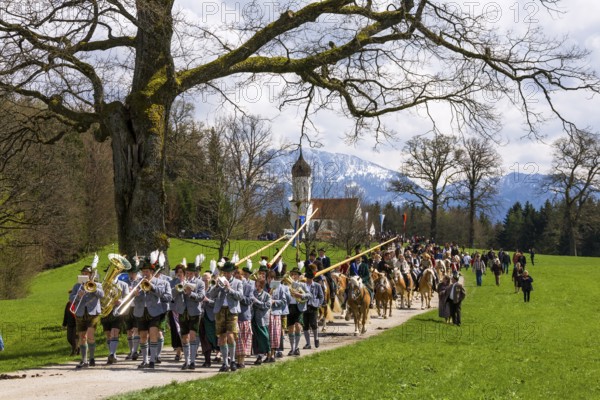 Traditional Georgiritt an der Hubkapelle Penzberg, brass band, musicians in Bavarian traditional
