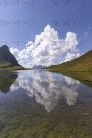 Rappensee, left Kleiner Rappenkopf, 2276m, behind the Schafalpenköpfe, above it the Mindelheimer