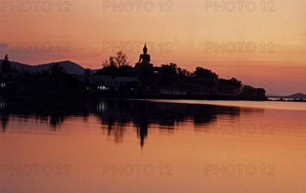 The big Buddha in Wat Phra Yai (Big Buddha Temple) at Hat Bangrak. The picture was taken in front