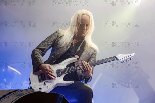 Olof Mörck, guitarist of Amaranthe, live on Arcane Dimensions Tour 2026 at Munich's Zenith on 17.01