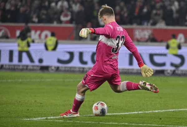Goalkeeper Alexander Nübel VfB Stuttgart (33) Action kick-off MHPArena, MHP Arena Stuttgart,