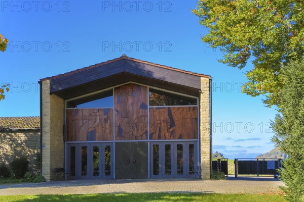 Exhibition hall in the cemetery of Großengstingen, art in the building by Anton Geiselhart, artist,