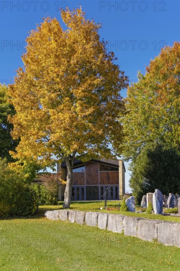 Exhibition hall in the cemetery of Großengstingen, art in the building by Anton Geiselhart, artist,