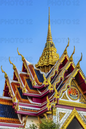 Wat Yannawa, Buddhist temple, overlapping roofs with curved chofas and Chedi temple tower, Bangkok,