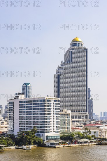 The luxury Mandarin Oriental Hotel on the Chao Phraya River, the State Tower in the back, Bangkok,