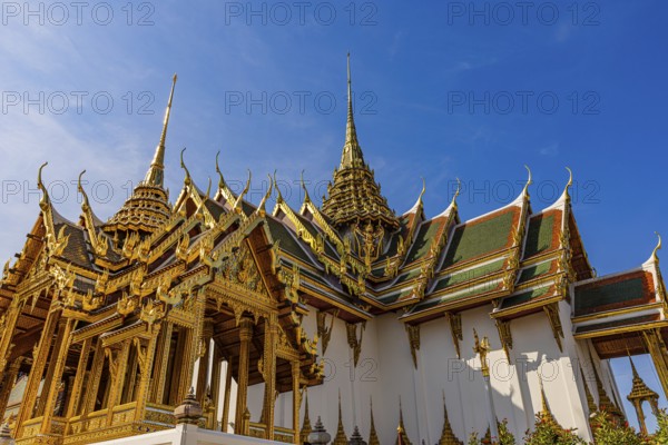 The Grand Royal Palace, the main entrance to the Dusit Maha Prasad throne hall with overlapping