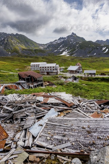 Crumbling mill and former Gold Mine Independence Mine building in mountainous landscape,