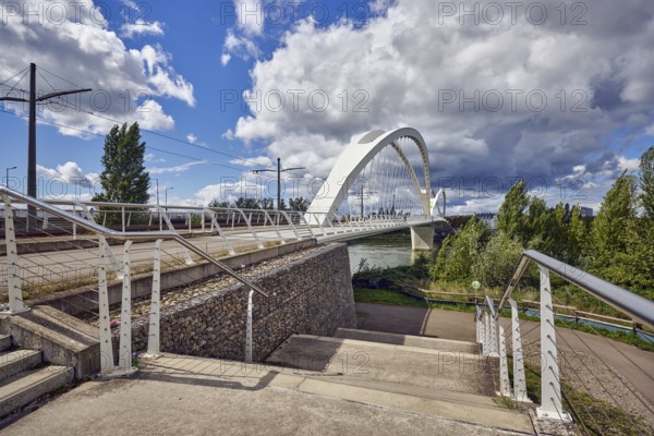Beatus-Rhenanus bridge, architect Marc Barani, concrete staircase, stainless steel railing,
