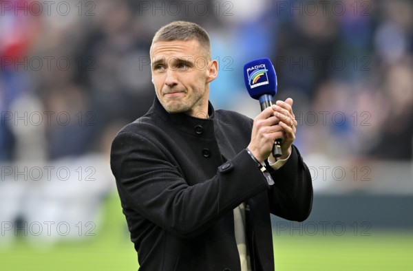 Farewell emotional Pavel Kaderabek TSG 1899 Hoffenheim Portrait thanks fans microphone micro radio