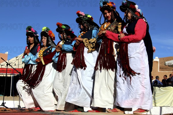 Women in traditional dress dance in sync at the Berber Festival, Ma El Kelâa m'Gouna, Fête des