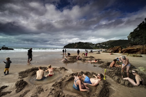 People enjoy Hot Water Beach, build sand castles and relax, Hot Water Beach, Coromandel Peninsula,