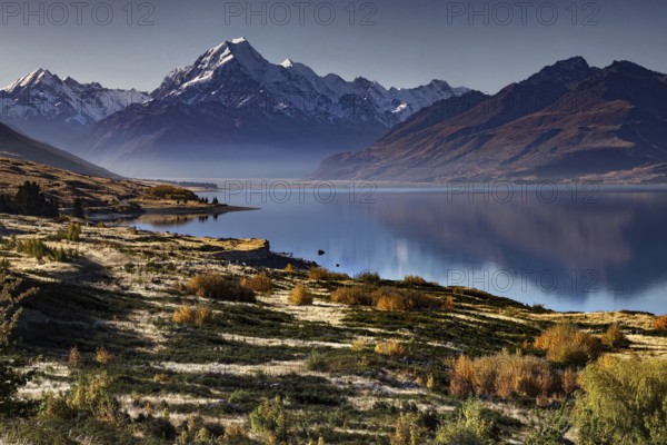 Spectacular view of Lake Pukaki with snow-capped mountains in the background, Lake Pukaki, Mt Cook,
