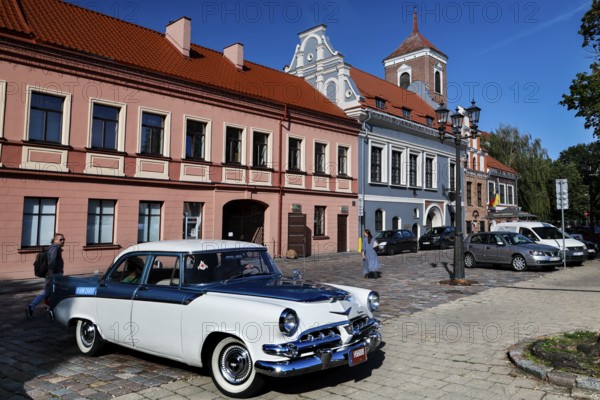 Town Hall Square, Rathausplatz, Rathausplatz in Kaunas with vintage cars and historic buildings