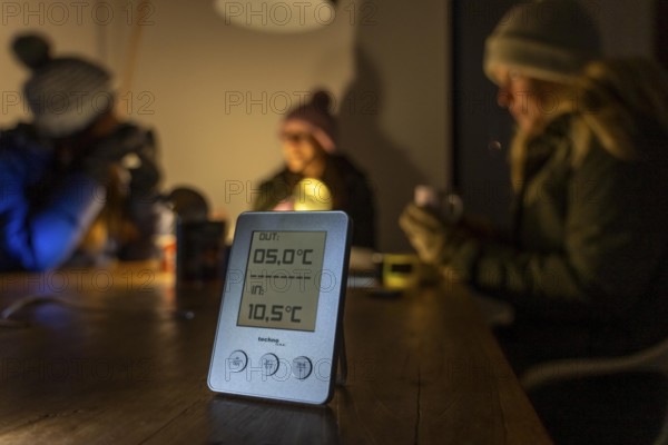 Symbolic blackout, extensive, prolonged power failure, in private surroundings, without