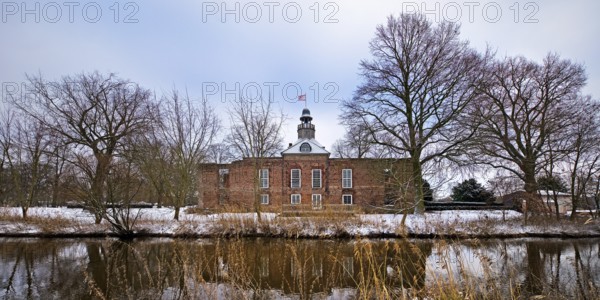 The river Niers with Hertefeld Castle in winter, Weeze, Lower Rhine, North Rhine-Westphalia,