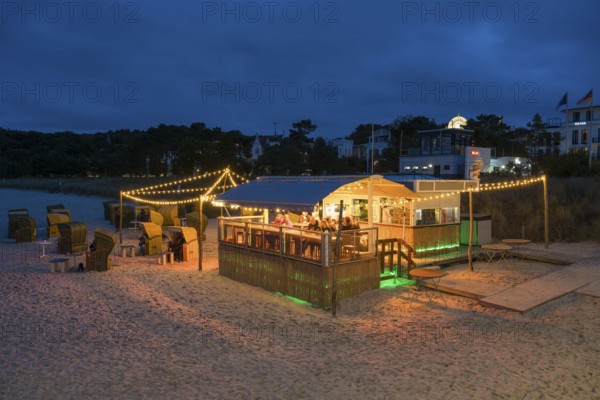 Beach bar, illuminated, Blaue Stunde, Binz, seaside resort, Rügen island, Baltic Sea,