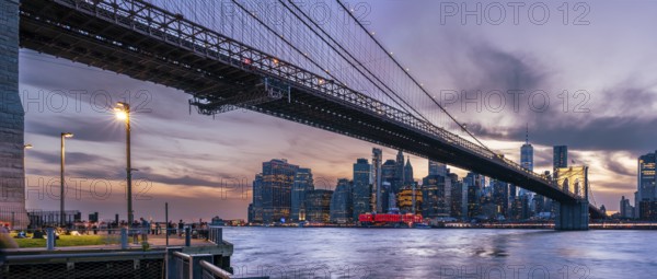 Brooklyn Bridge and Manhattan skyline at sunset, Old Pier 1, Brooklyn Bridge Park, Brooklyn, New