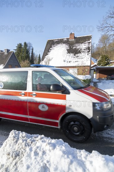 Snowy road, ambulance, houses, winter, snow, Sieversen, Samtgemeinde Rosengarten, Lower Saxony,
