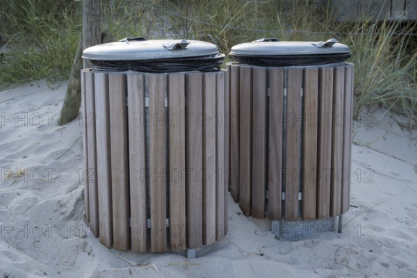 Waste container on the beach, Binz, seaside resort, Rügen island, Mecklenburg-Western Pomerania,