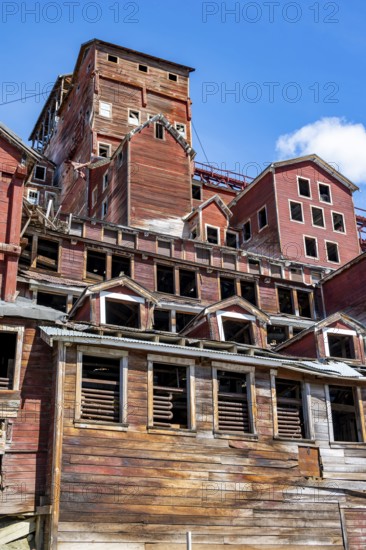 Kennicott Red Buildings, Kennicott Concentration Mill to extract copper from quarried rock,