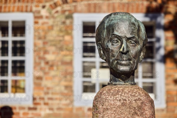Bust Wilhelm Lehmann, sculptor Manfred Sihle-Wissel, brick building, historic town hall, façade,