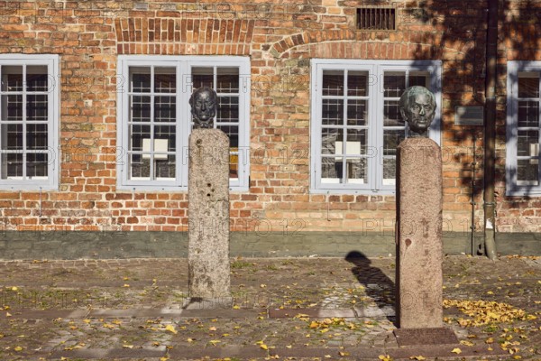 Bust of Lorenz von Stein and Wilhelm Lehmann, sculptor Manfred Sihle-Wissel, historic town hall,