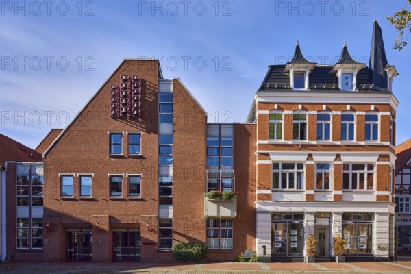 Town hall, glockenspiel, commercial buildings, residential buildings and commercial buildings,