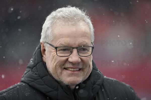 Chief Executive Officer Holger Sanwald 1. FC Heidenheim 1846 FCH portrait smiling, snow, blowing