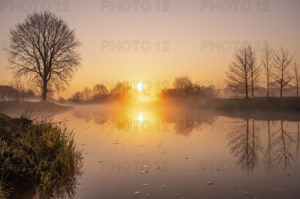 Sunrise on the Hunte near Diepholz, Diepholz, Lower Saxony, Germany