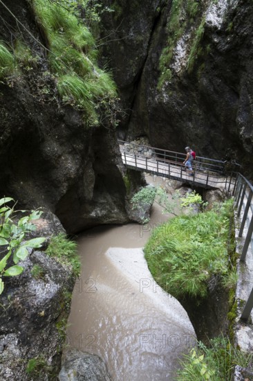 Almbachklamm, Berchtesgaden Biosphere Reserve, hikers, Almbach, Berchtesgaden Alps, Upper Bavaria,