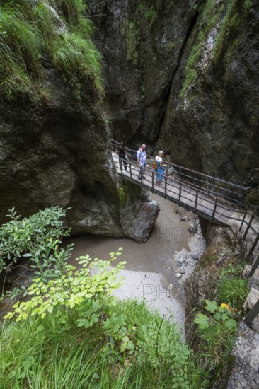 Almbachklamm, Berchtesgaden Biosphere Reserve, hikers, Almbach, Berchtesgaden Alps, Upper Bavaria,