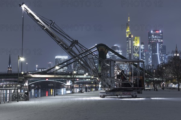 Snowfalls and freezing temperatures have transformed the banks of the Main and Frankfurt banking