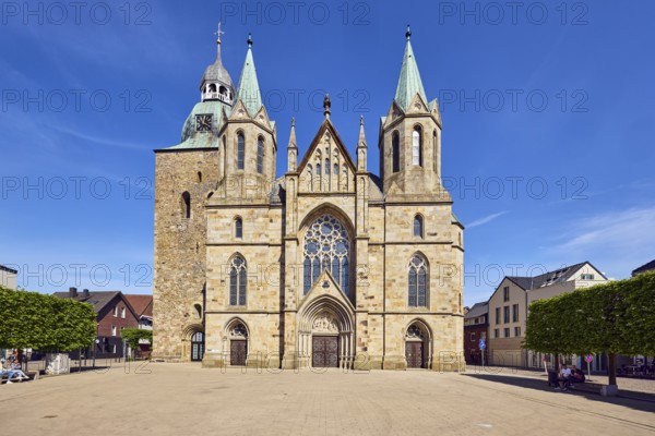 St. Victor church, general architecture, trees, blue sky, cirrus clouds, Kirchplatz, Damme,