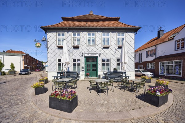 Alte Hofburg Imperial Palace pub, general architecture, commercial building, metal cladding,