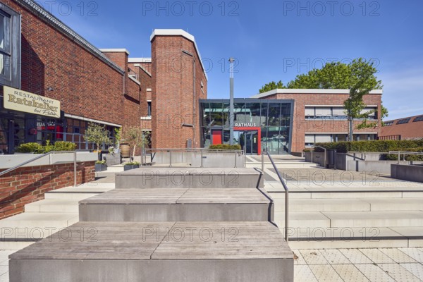 Town Hall, Ratskeller restaurant near Petro, brick building, modern architecture, seating steps,