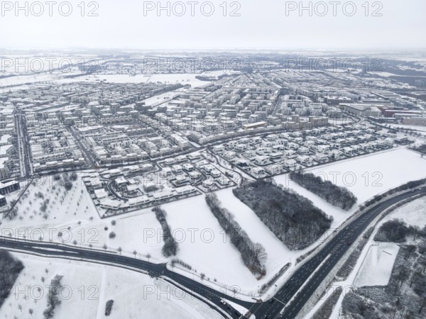 The Riedberg district of Frankfurt and the surrounding area are covered with snow, Riedberg,