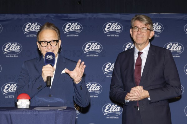 Station manager Oliver Dunk and the Federal Government Commissioner for Culture and the Media (BKM)