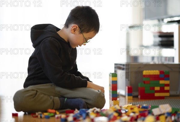 Boy, 6 years, glasses, multi-ethnic, plays with Lego, concentrates, constructs, builds, Stuttgart,