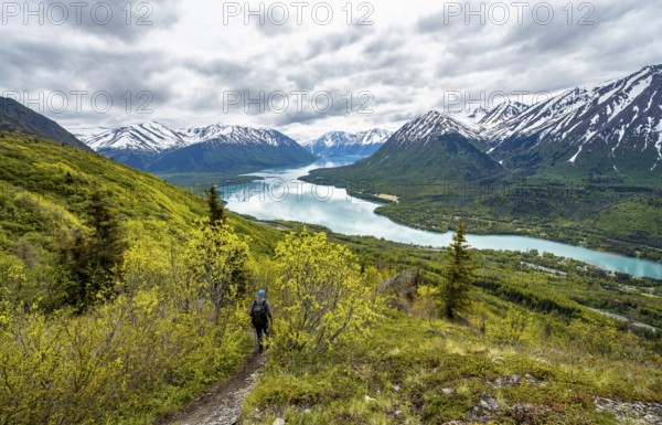 Climbers on a hiking trail, Slaughter Ridge Trail, view of snowy mountains in spring and turquoise