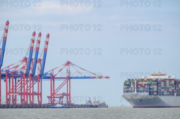The container ship OOCL Germany with 59 m width and 400 m length of one of the largest container