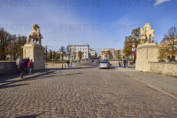 Entrance portal, horse sculpture, car bridge and footbridge, cobblestones, barrier bollard,